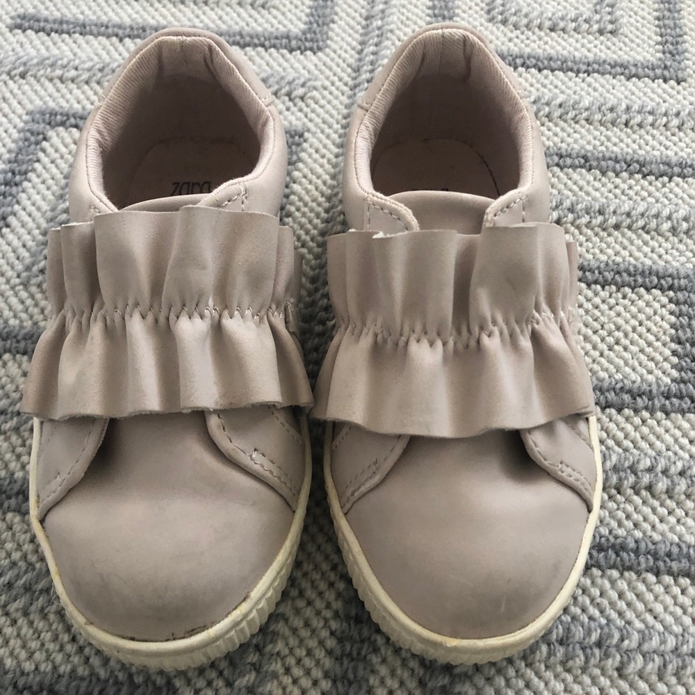 Girls Zara ruffled slides